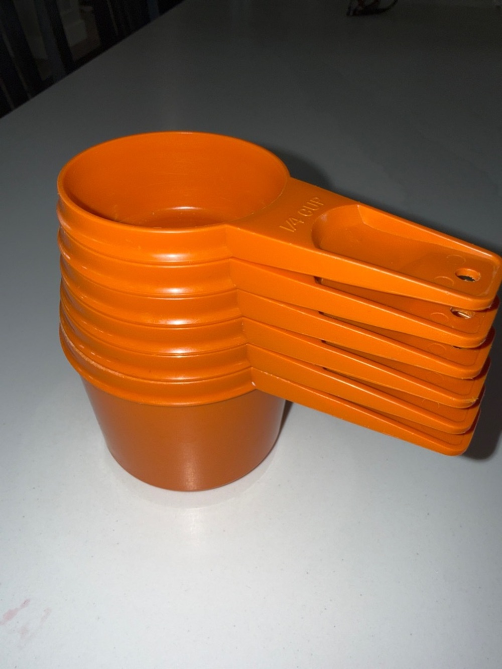 Vintage Tupperware Bright Orange Plastic Measuring Cups - 6 cups Stackable Set - Picture 2 of 4
